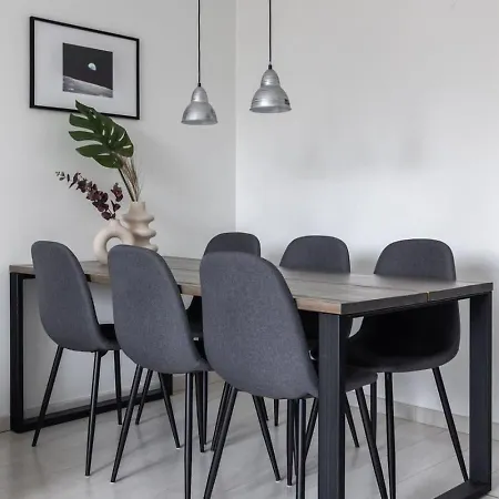 Lejlighed Flat With Essentials, Great Location, Parking *