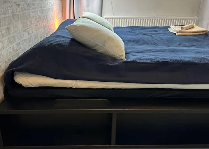 Flat With Essentials, Great Location, Parking شقة هلسنكي